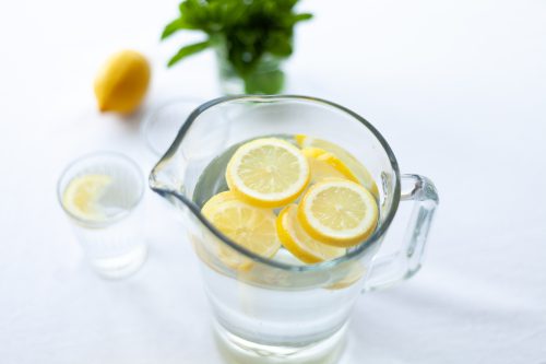 Domowa lemoniada cytrynowa – sposób na upał!