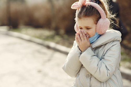 Kaszel suchy i mokry na przemian. Jak walczyć z przeziębieniem u dziecka?