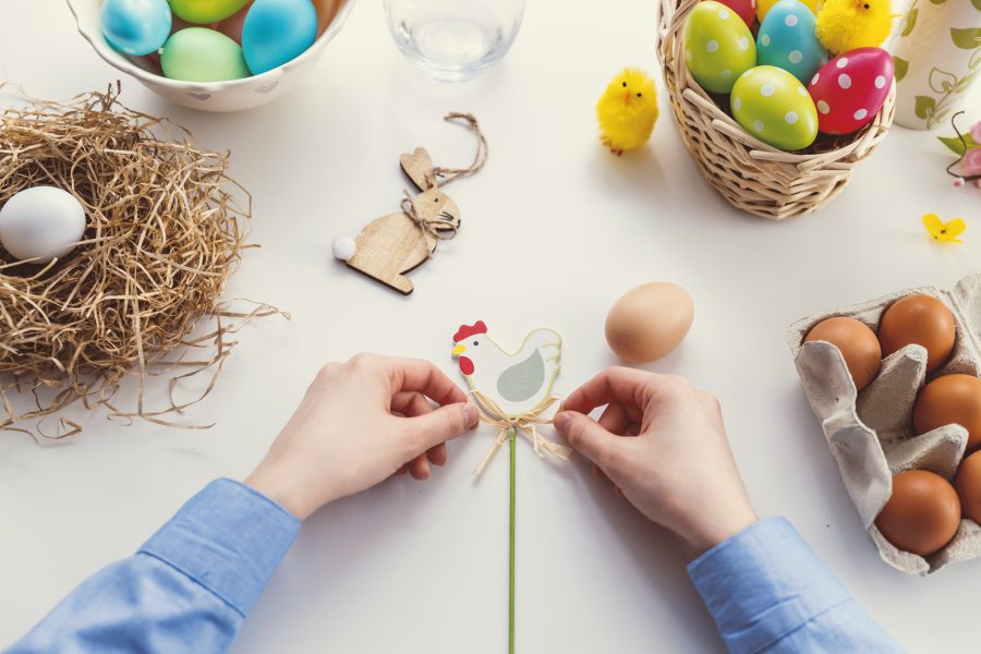 Zajączek z rolki papieru – prosta dekoracja na Wielkanoc