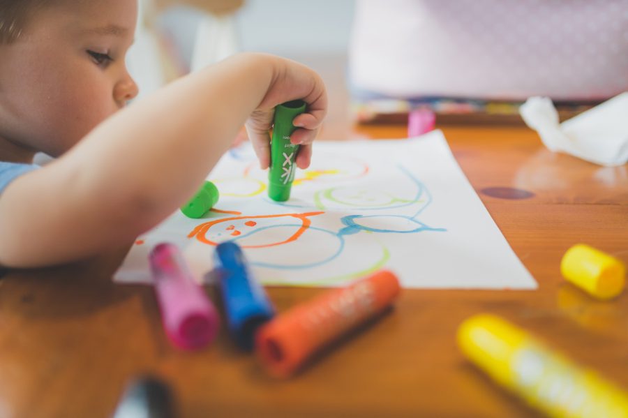 Jak nauczyć dziecko kolorów? Poradnik dla rodzica