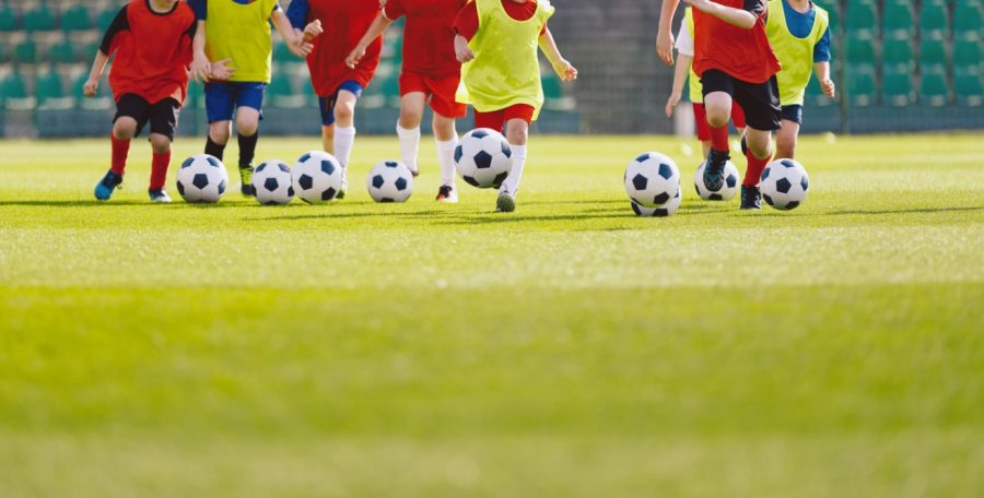 Na boisku i poza nim: Jak obozy piłkarskie kształtują przyszłych mistrzów