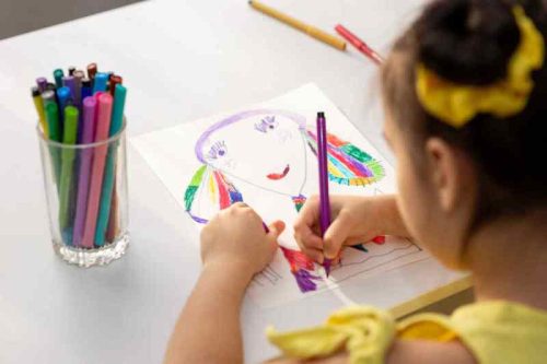 Kolorowe ścieżki rozwoju – rysunek w świecie dziecka  